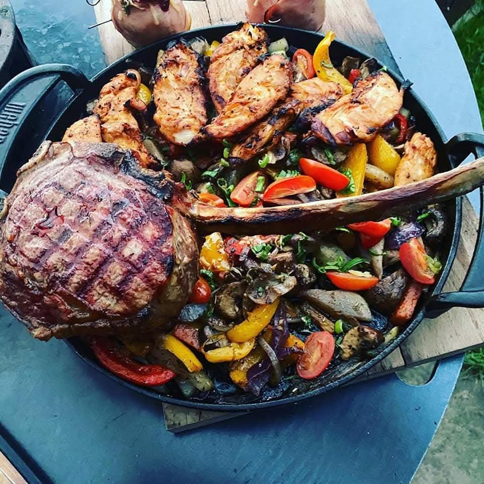Tomahawk-Steak mit Grillgemüse